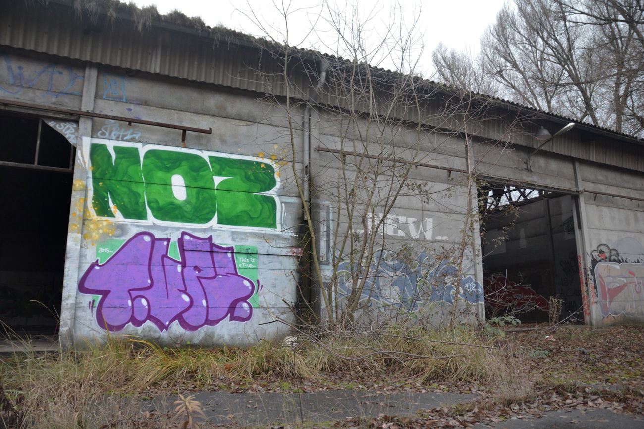 Graffiti Bombing - Photo by NOIIO3 - no2, nr2, numbertwo (2016)