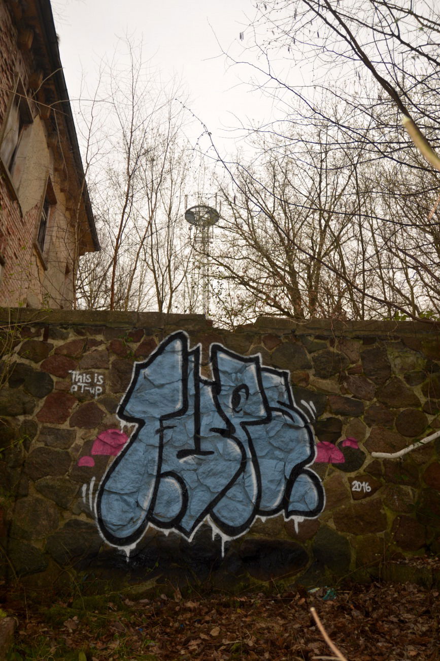 Graffiti Bombing in Frankfurt (Oder) - Photo by NOIIO3 - tups, tup, throwie (2016)