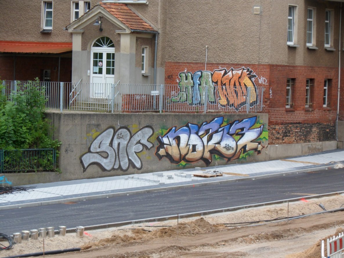 Graffiti Wall - Photo by NOIIO3 - no2, notwo, number2 (2012)