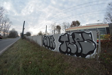 Graffiti Bombing in Frankfurt (Oder) - Photo by NOIIO3 - tups, tup, throwup (2016)