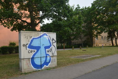 Graffiti Bombing - Photo by NOIIO3 - tups, tup (2016)