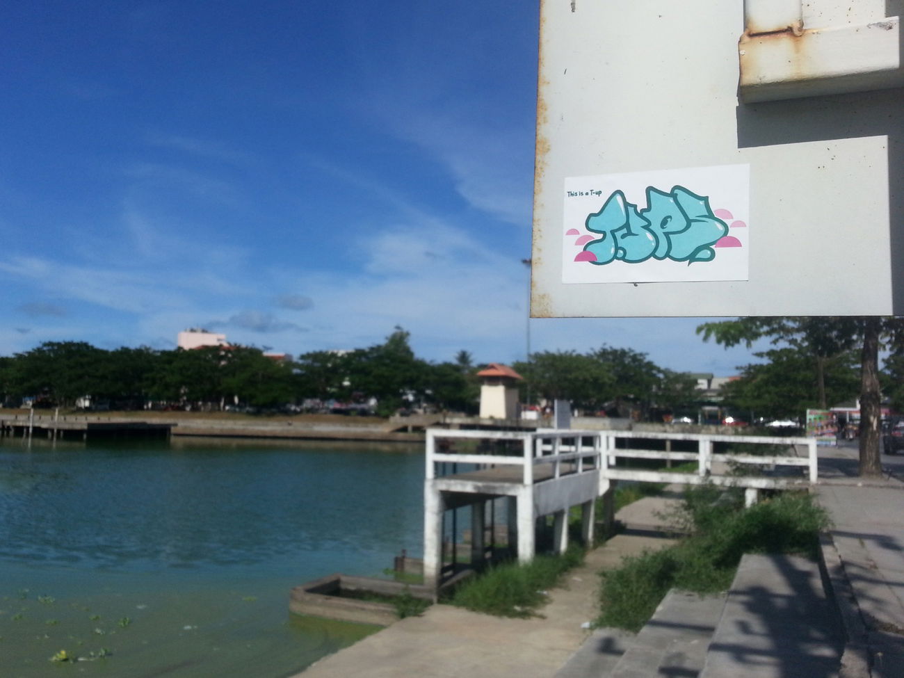 Graffiti Street Art in Kohsamui - Photo by NOIIO3 - thisisatup, throwup, tups (2016)
