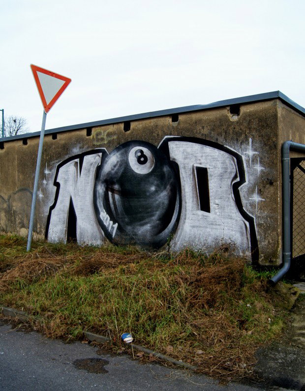 Graffiti Bombing - Photo by NOIIO3 - no2 (2011)