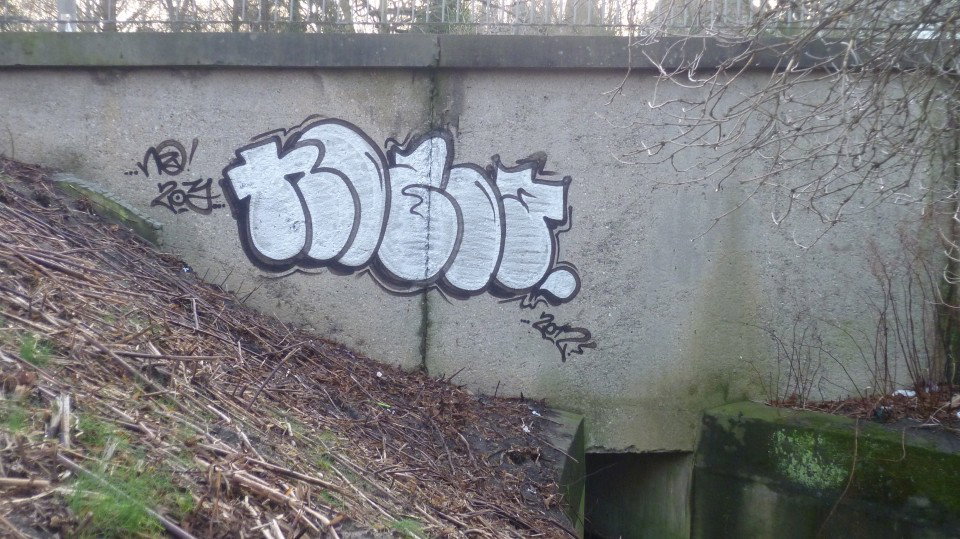 Graffiti Bombing in Frankfurt (Oder) - Photo by NOIIO3 - no2, 203, no203 (2012)