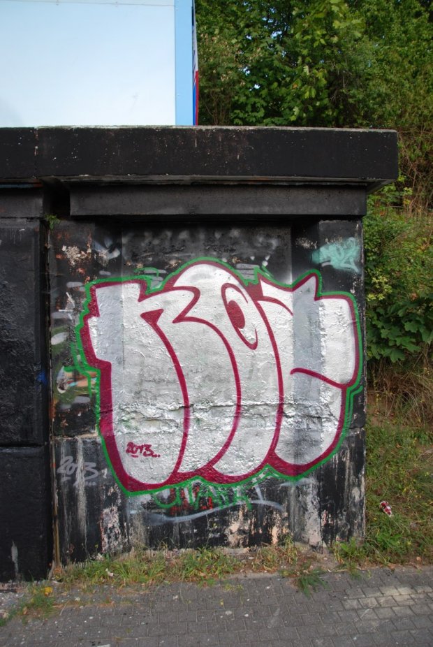 Graffiti Bombing - Photo by NOIIO3 (2013)