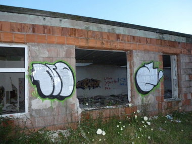 Graffiti Wall - Photo by NOIIO3 - no2, numbertwo, nuber2 (2013)