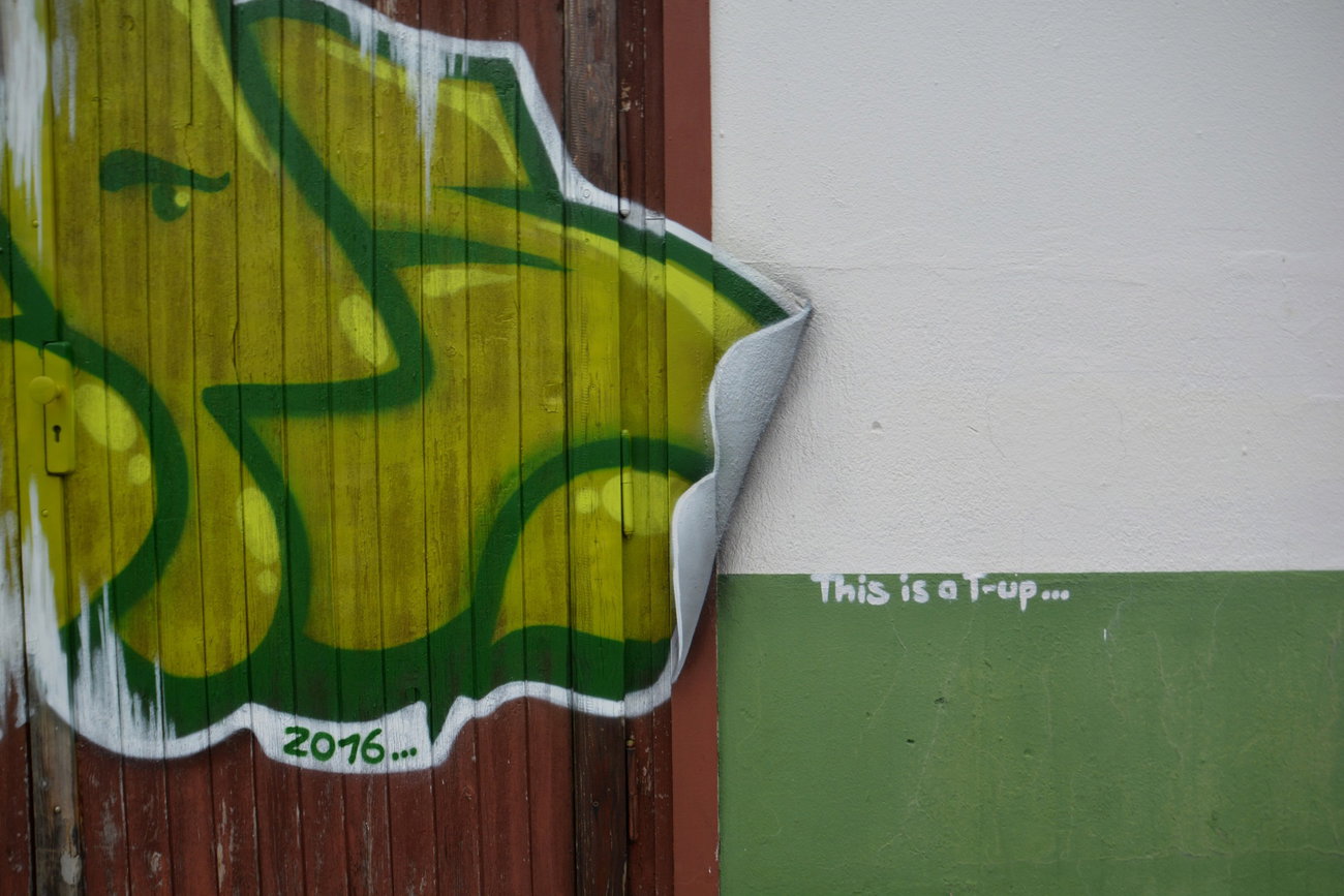 Graffiti Wall - Photo by NOIIO3 - tups, tup, throwup (2016)