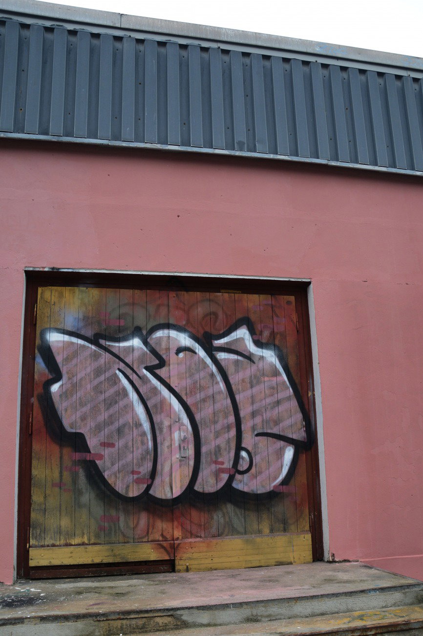 Graffiti Wall - Photo by NOIIO3 - no2, number2, nummer2 (2015)