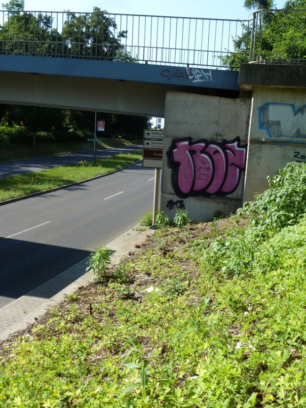 Graffiti Bombing - Photo by NOIIO3 - no2, numbertwo, nuber2 (2013)