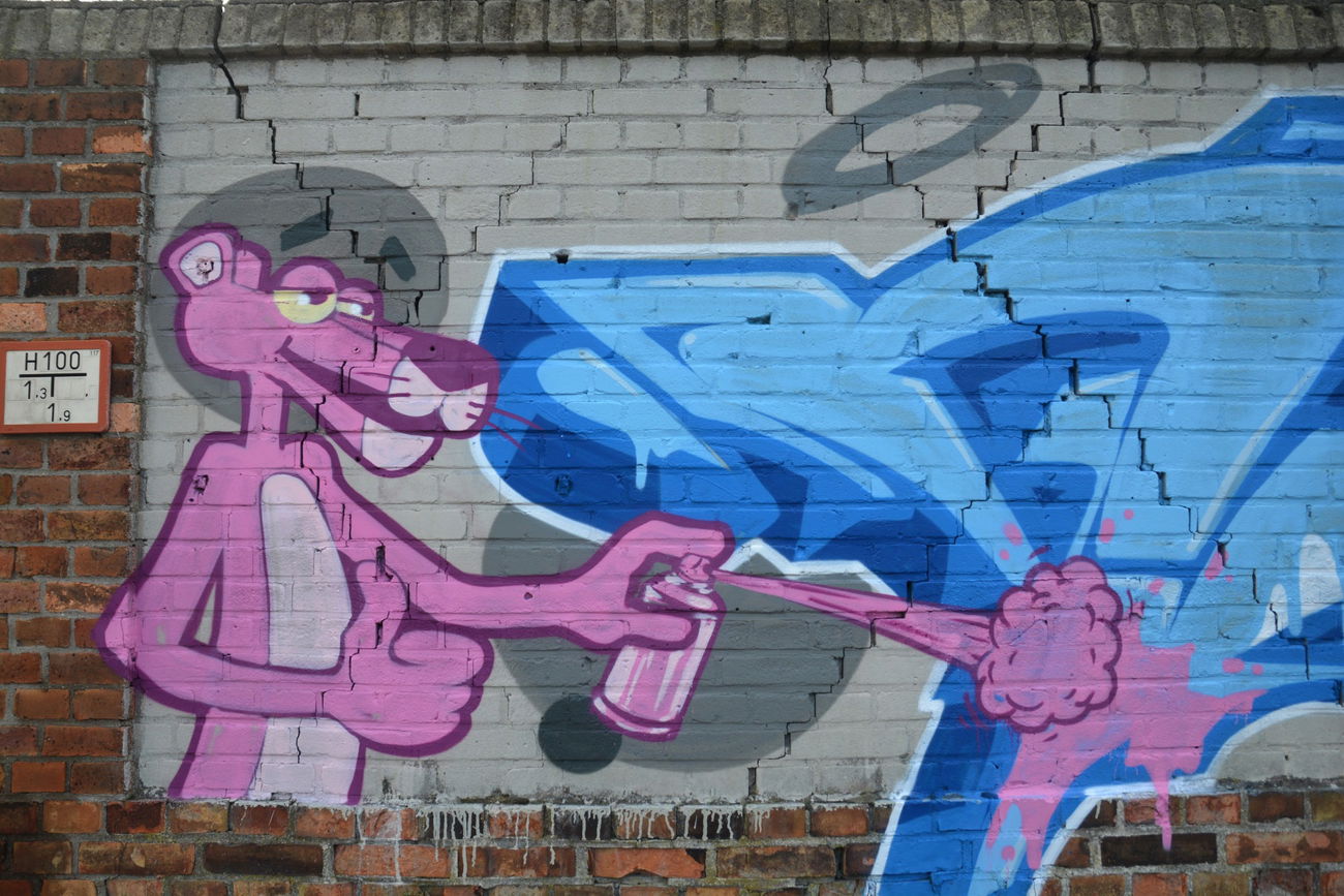 Graffiti Bombing - Photo by NOIIO3 - no2, number2, nr2 (2016)