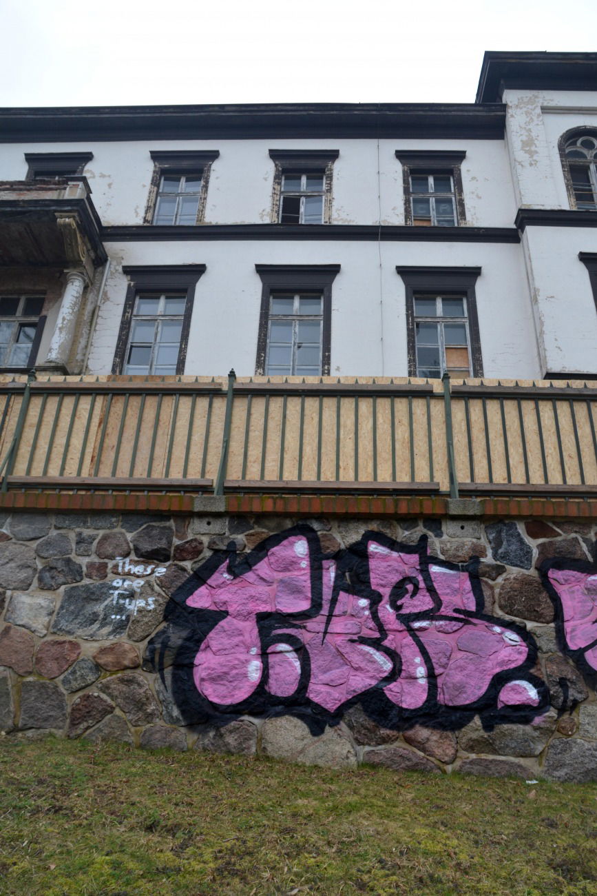 Graffiti Bombing in Frankfurt (Oder) - Photo by NOIIO3 - tups, tup, thowup (2016)