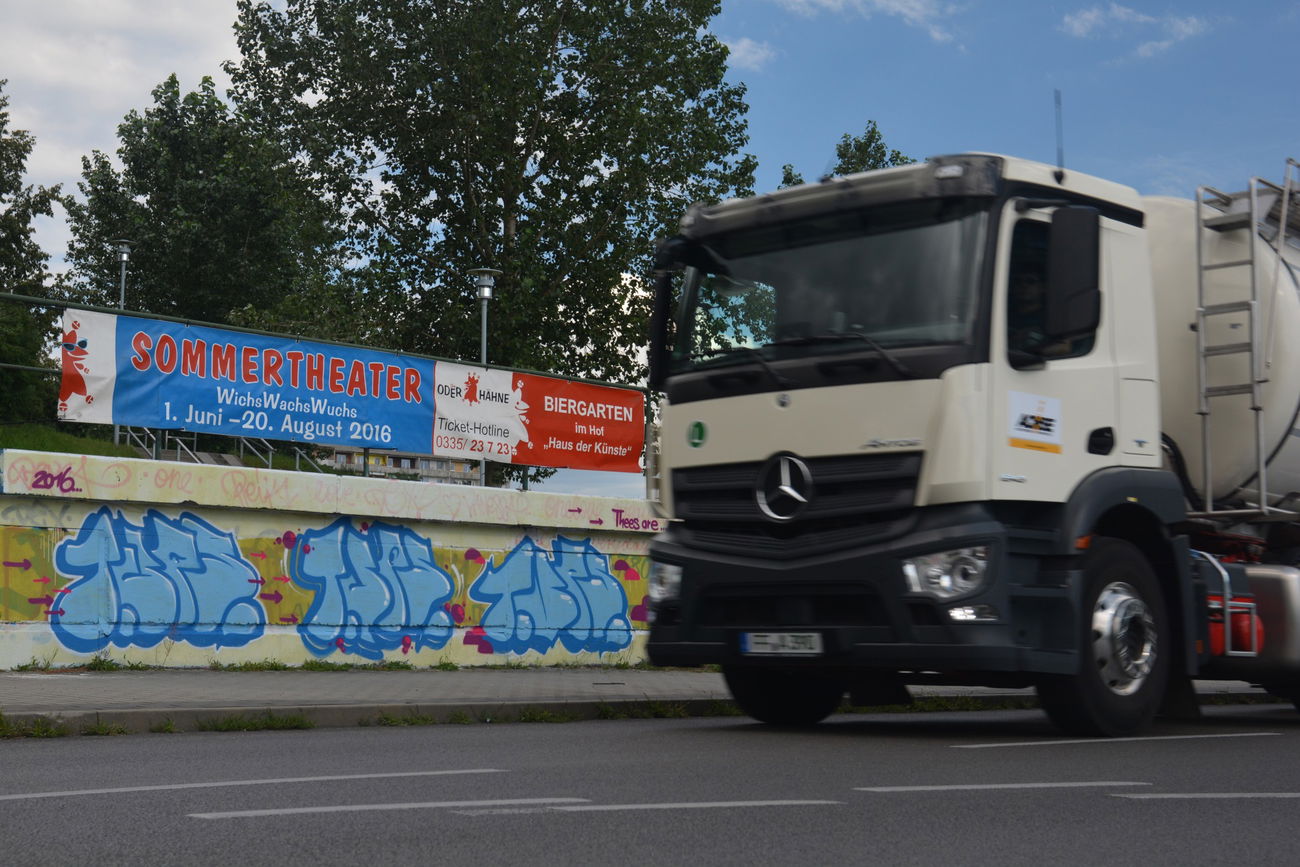 Graffiti Wall in Frankfurt (Oder) - Photo by NOIIO3 - tups, tup, throwup (2016)