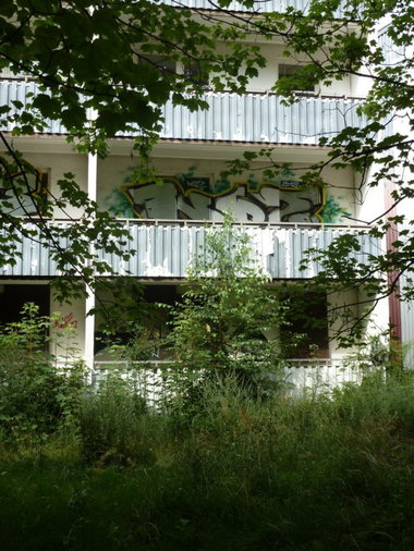 Graffiti Bombing - Photo by NOIIO3 (2012)