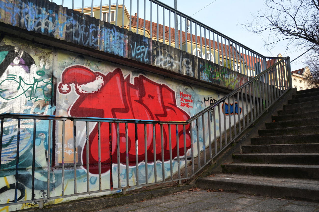 Graffiti Wall - Photo by NOIIO3 - tups, tup, throwup (2016)