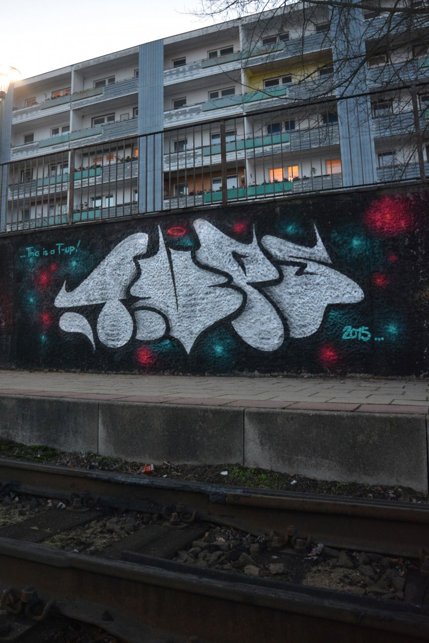 Graffiti Bombing - Photo by NOIIO3 - t-ups, t-up, tups (2015)