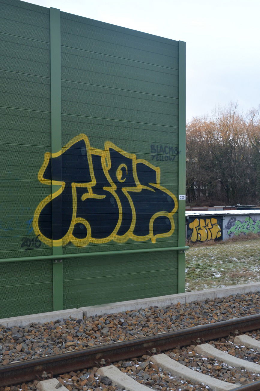 Graffiti Bombing - Photo by NOIIO3 - tups, tup, throwup (2016)
