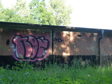 Graffiti Bombing - Photo by NOIIO3 - no2, numbertwo, nuber2 (2013)