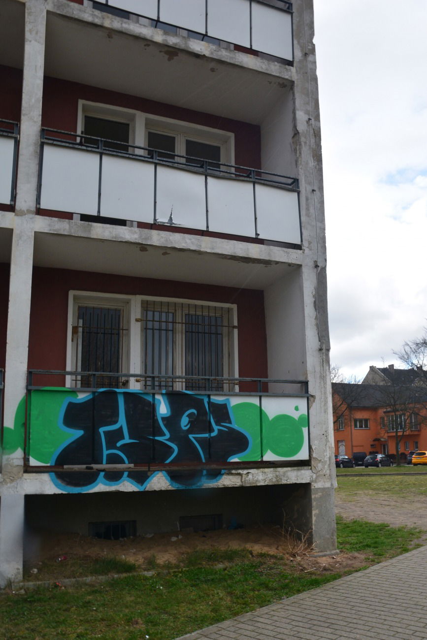 Graffiti Bombing - Photo by NOIIO3 - tups, tup