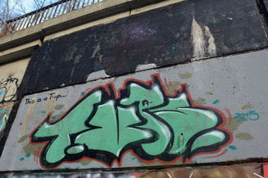 Graffiti Artwork - Photo by NOIIO3 - tup, tups, throwup (2015)
