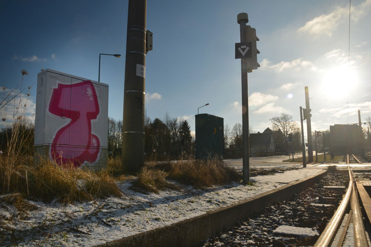 Graffiti Bombing - Photo by NOIIO3 - tups, tup, throwup (2016)