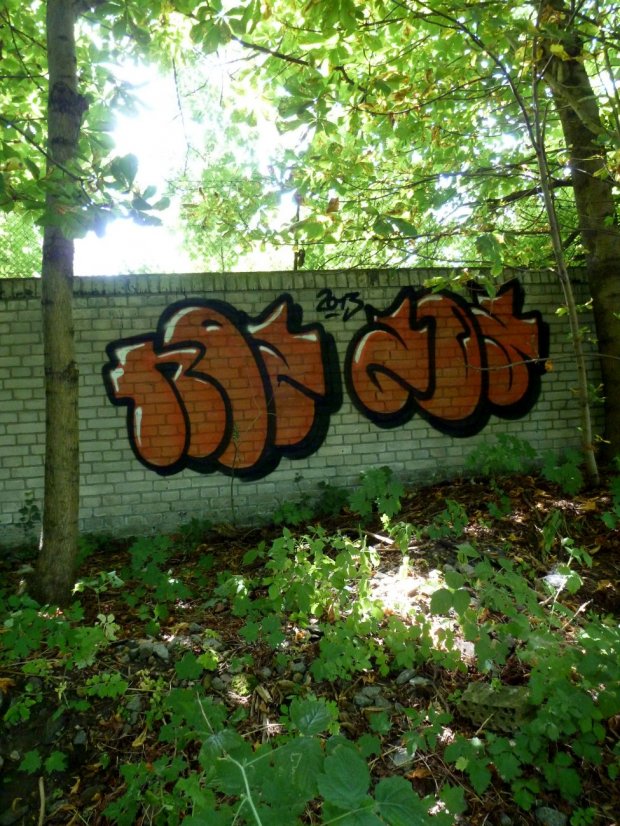 Graffiti Wall - Photo by NOIIO3 - no2, numbertwo, nummer2 (2013)