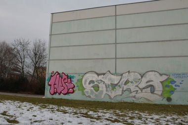 Graffiti Bombing - Photo by NOIIO3 - tups, tup, throwup (2016)
