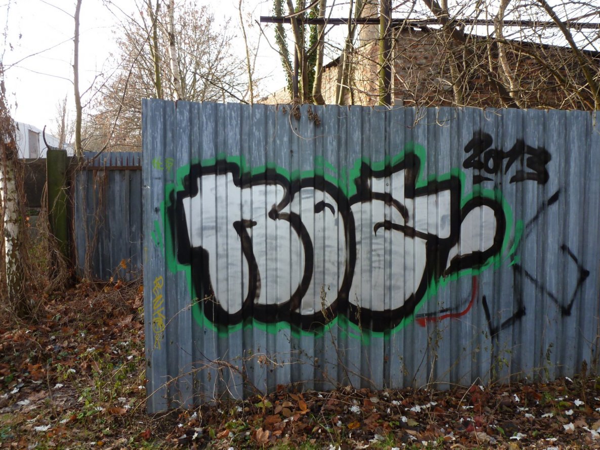 Graffiti Bombing - Photo by NOIIO3 - no2 (2013)