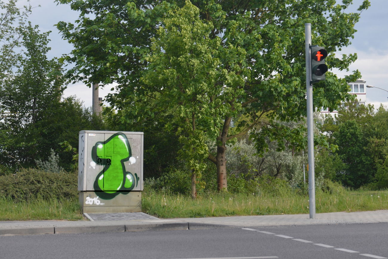 Graffiti Bombing - Photo by NOIIO3 - tups, throwup, tup (2016)