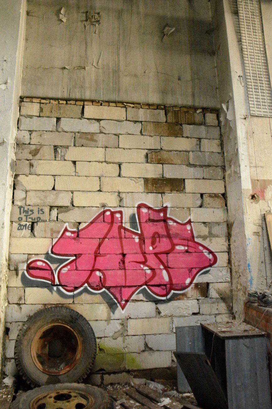 Graffiti Wall - Photo by NOIIO3 - t-ups, tup (2016)