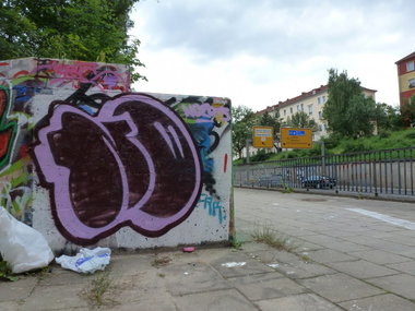 Graffiti Bombing - Photo by NOIIO3 - no2, numbertwo, nummer2 (2013)