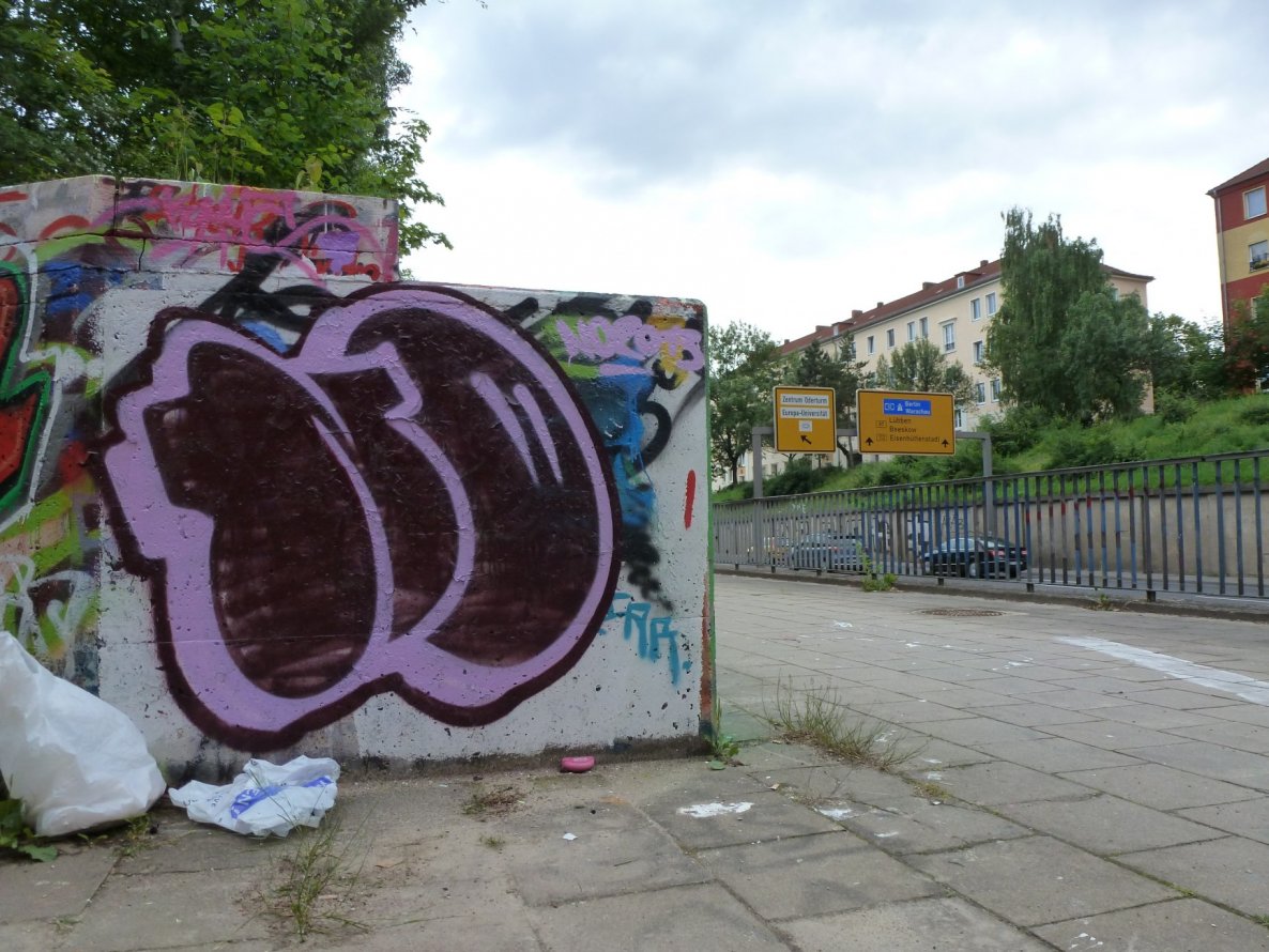 Graffiti Bombing - Photo by NOIIO3 - no2, numbertwo, nummer2 (2013)