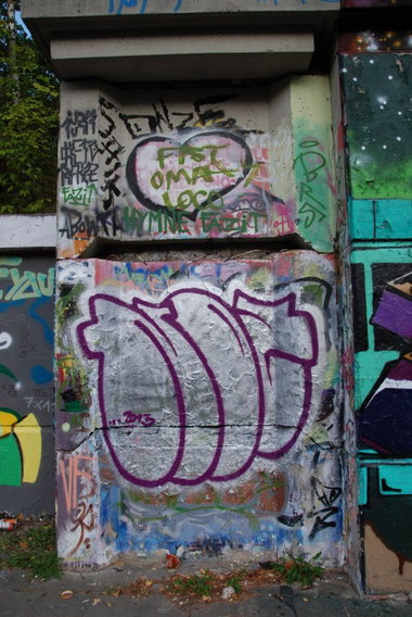 Graffiti Wall - Photo by NOIIO3 - no2 (2013)