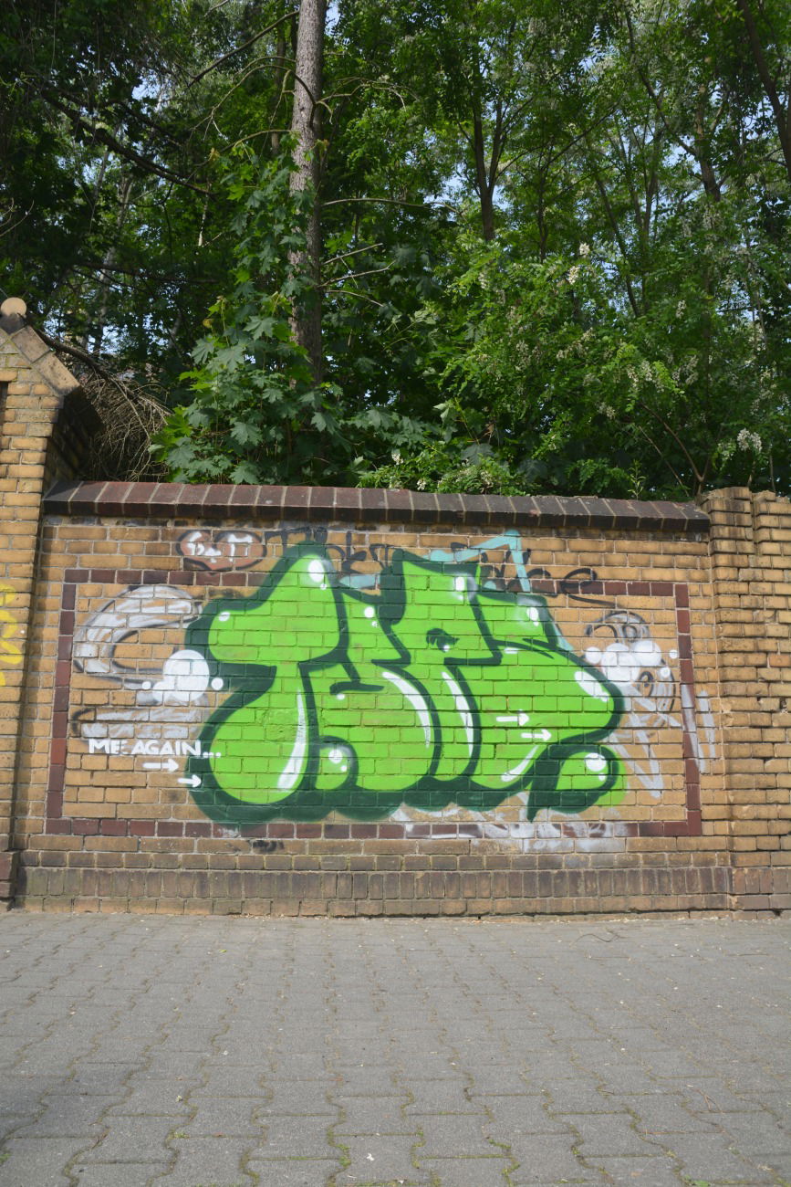 Graffiti Bombing in Frankfurt (Oder) - Photo by NOIIO3 - tups, tup (2016)