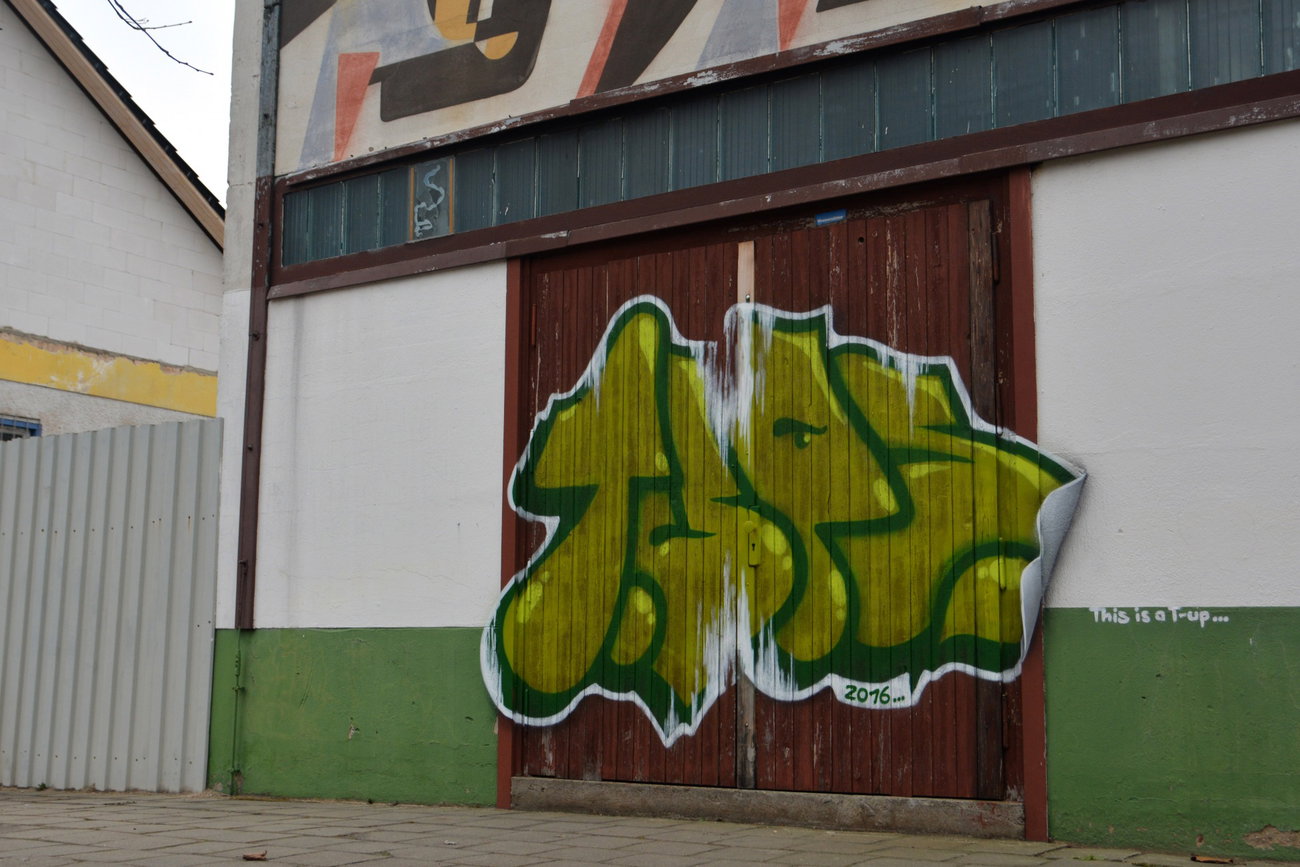 Graffiti Wall - Photo by NOIIO3 - tups (2016)