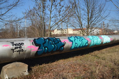 Graffiti Bombing - Photo by NOIIO3 - tups (2016)