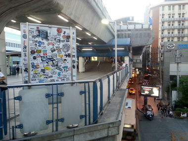 Graffiti Street Art in Bangkok - Photo by NOIIO3 - tups, tup, throwup (2016)