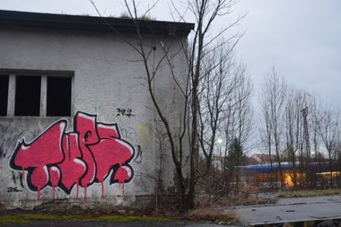Graffiti Wall - Photo by NOIIO3 - tups, tup, throwup (2016)
