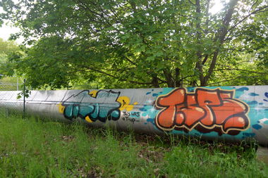 Graffiti Bombing - Photo by NOIIO3 - tups, tup (2016)