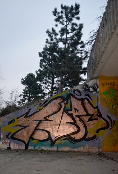 Graffiti Wall - Photo by NOIIO3 - tups, tup, throwup (2016)
