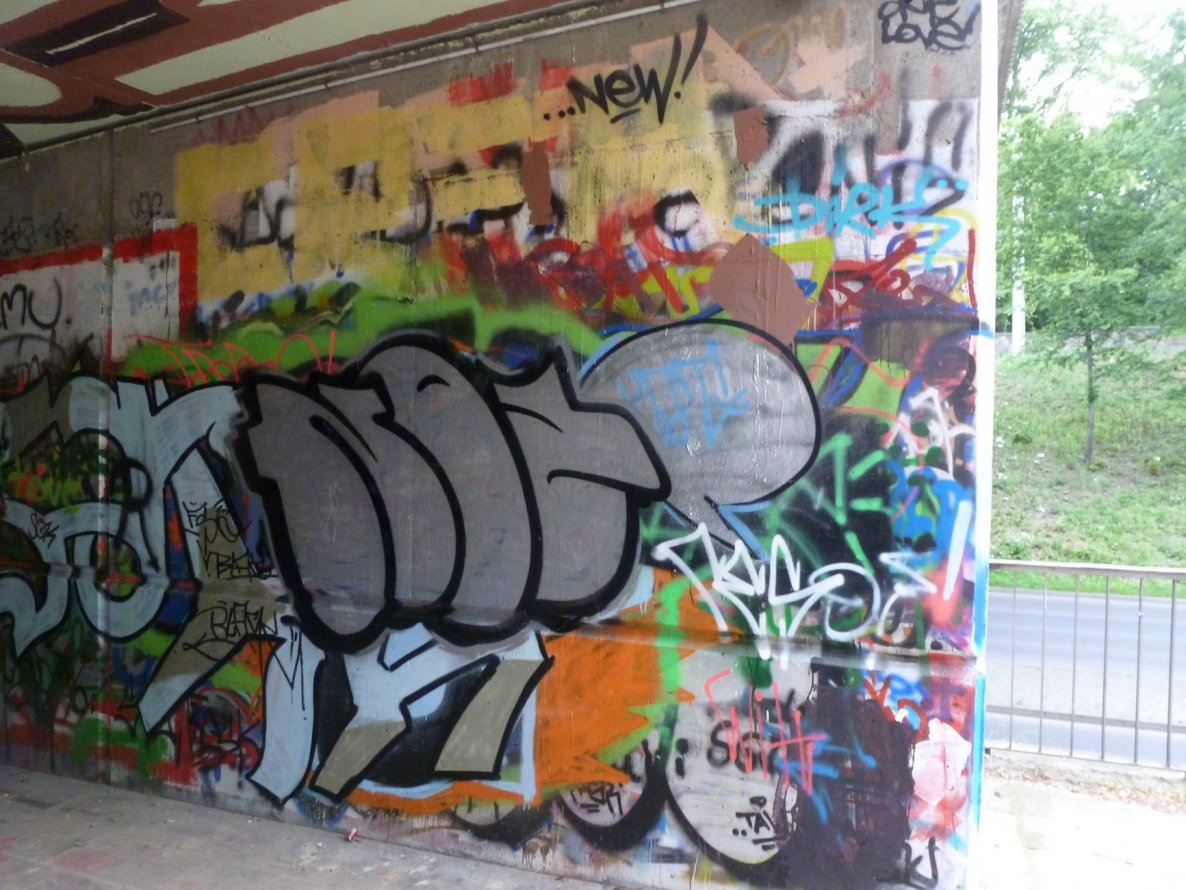 Graffiti Bombing - Photo by NOIIO3 - no2, numbertwo, nuber2 (2013)