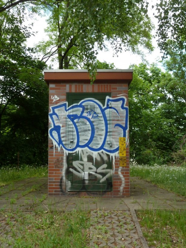 Graffiti Wall - Photo by NOIIO3 - no2, numbertwo, nuber2 (2013)