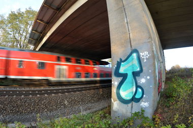Graffiti Bombing - Photo by NOIIO3 - tups, throwup, thisisatrowup (2016)
