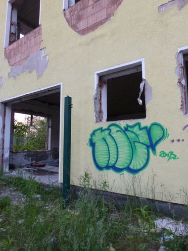 Graffiti Bombing - Photo by NOIIO3 (2013)