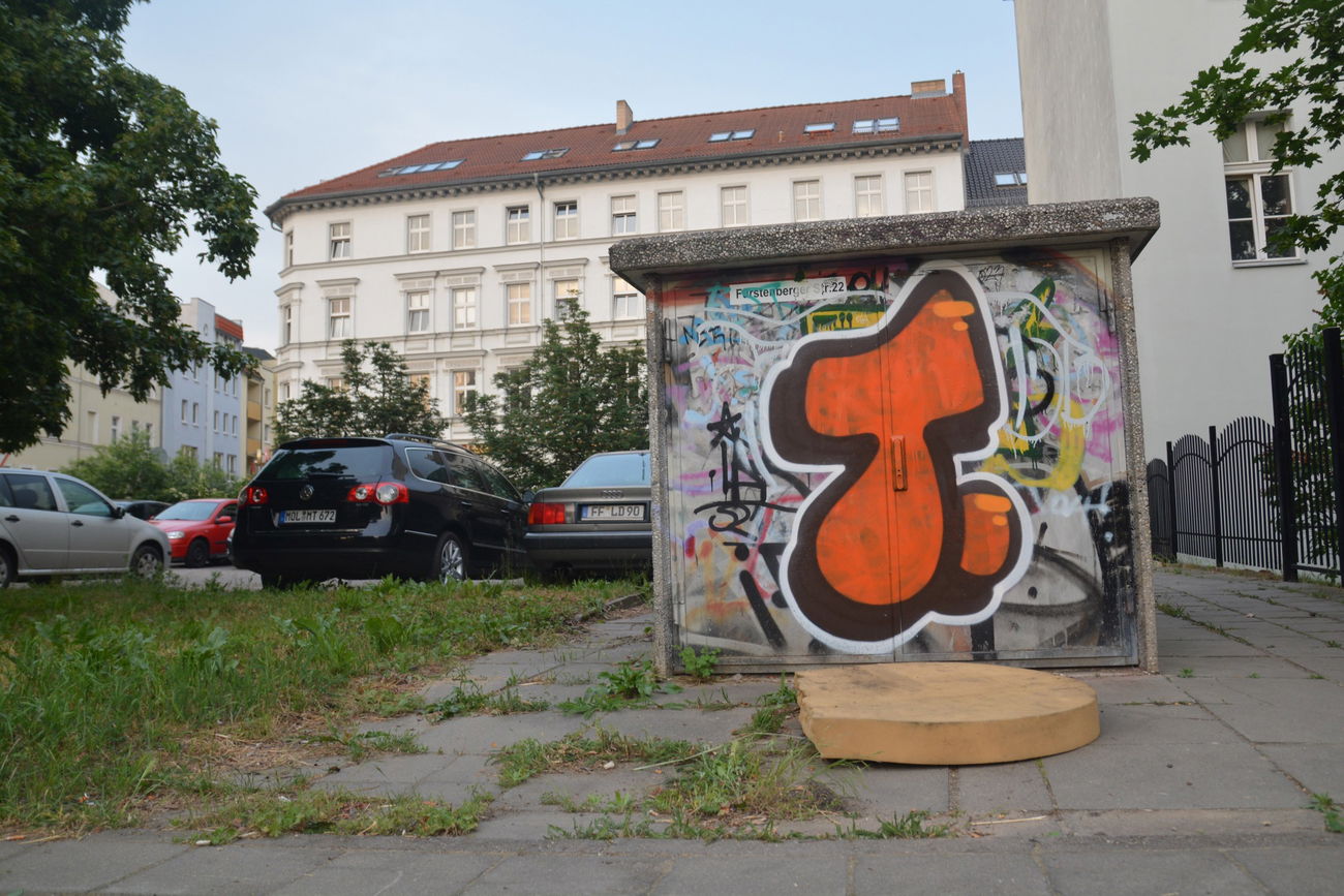 Graffiti Bombing in Frankfurt (Oder) - Photo by NOIIO3 - tups, tup (2016)