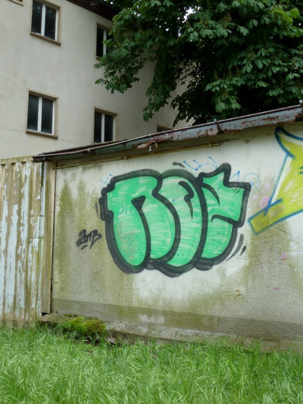 Graffiti Bombing - Photo by NOIIO3 (2013)