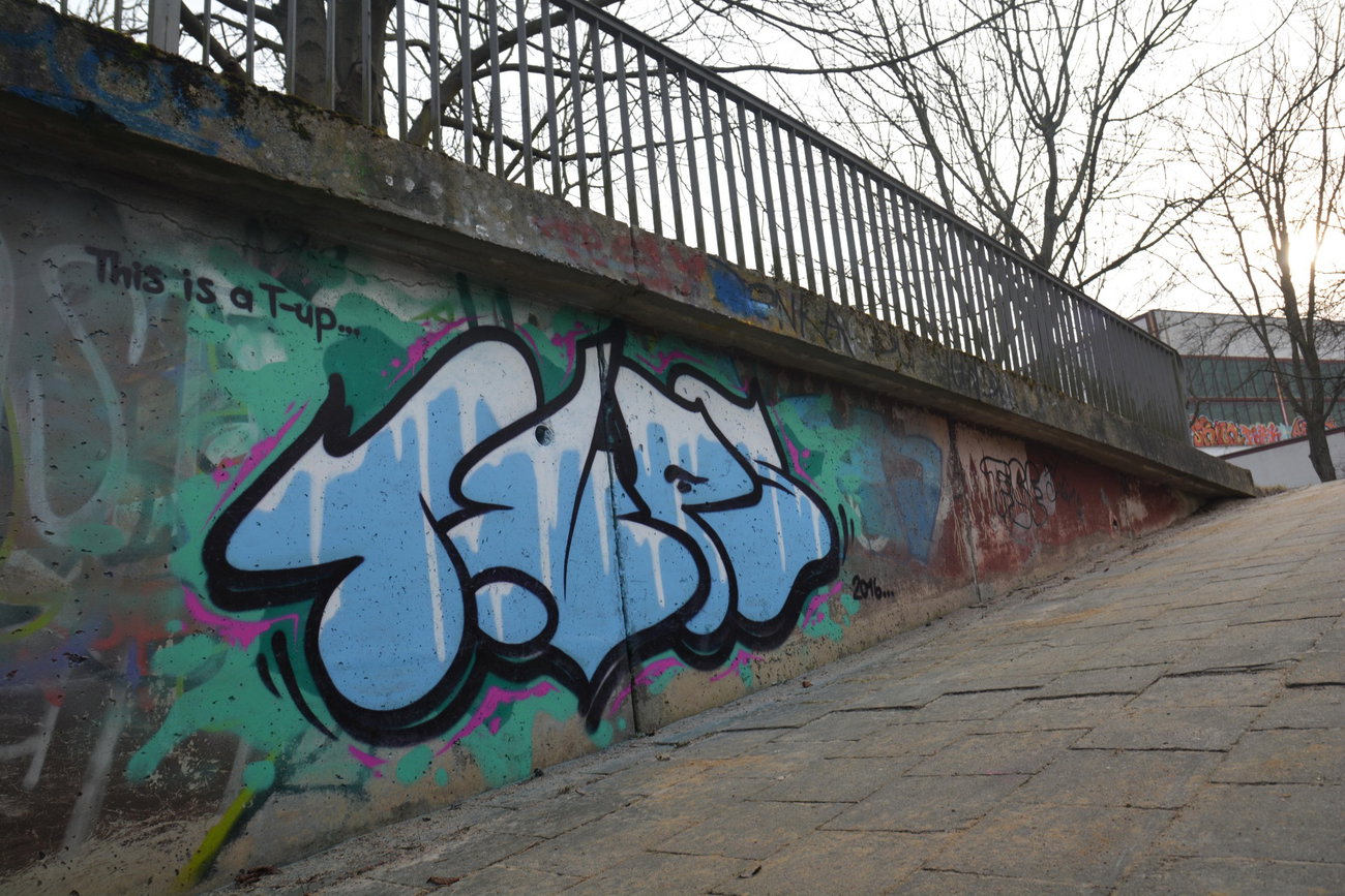 Graffiti Wall - Photo by NOIIO3 - tups, tup (2016)
