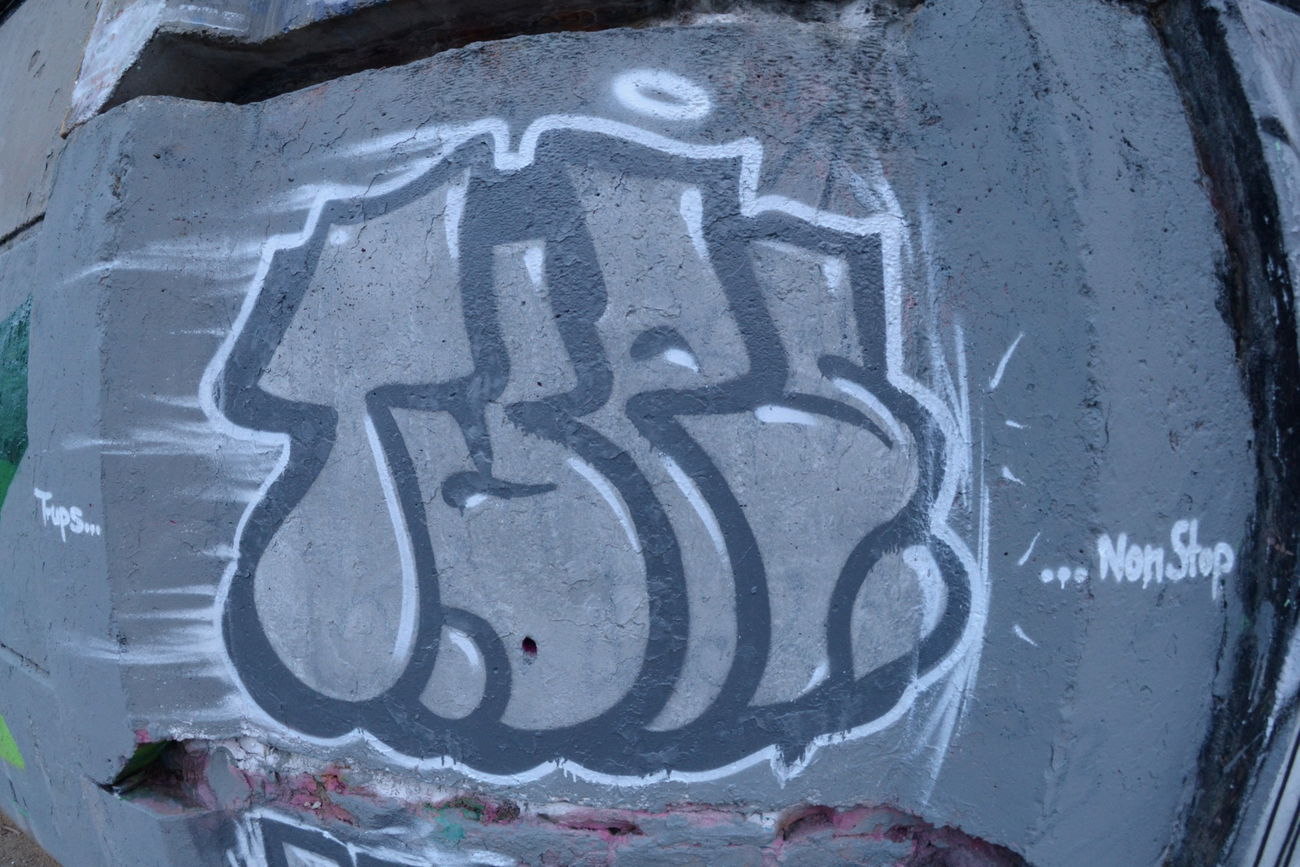 Graffiti Wall - Photo by NOIIO3 - tups (2017)