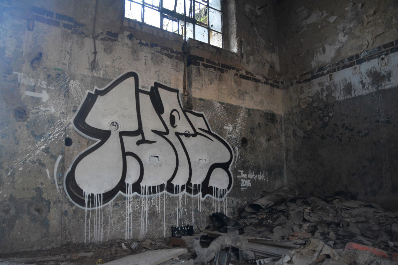 Graffiti Wall - Photo by NOIIO3 - tups, thowup, tup (2016)