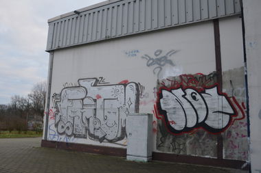 Graffiti Bombing - Photo by NOIIO3 - no2, no.2, notwo