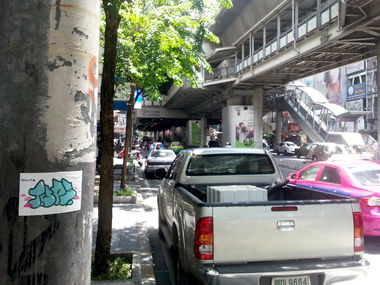 Graffiti Street Art in Bangkok - Photo by NOIIO3 - thisisatup, throwup, tups (2016)